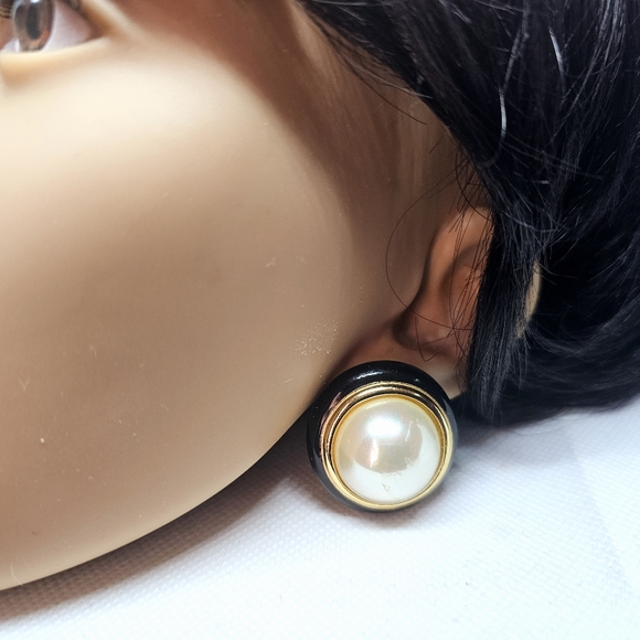Christian Dior Clip On Earrings - Picture 2 of 11